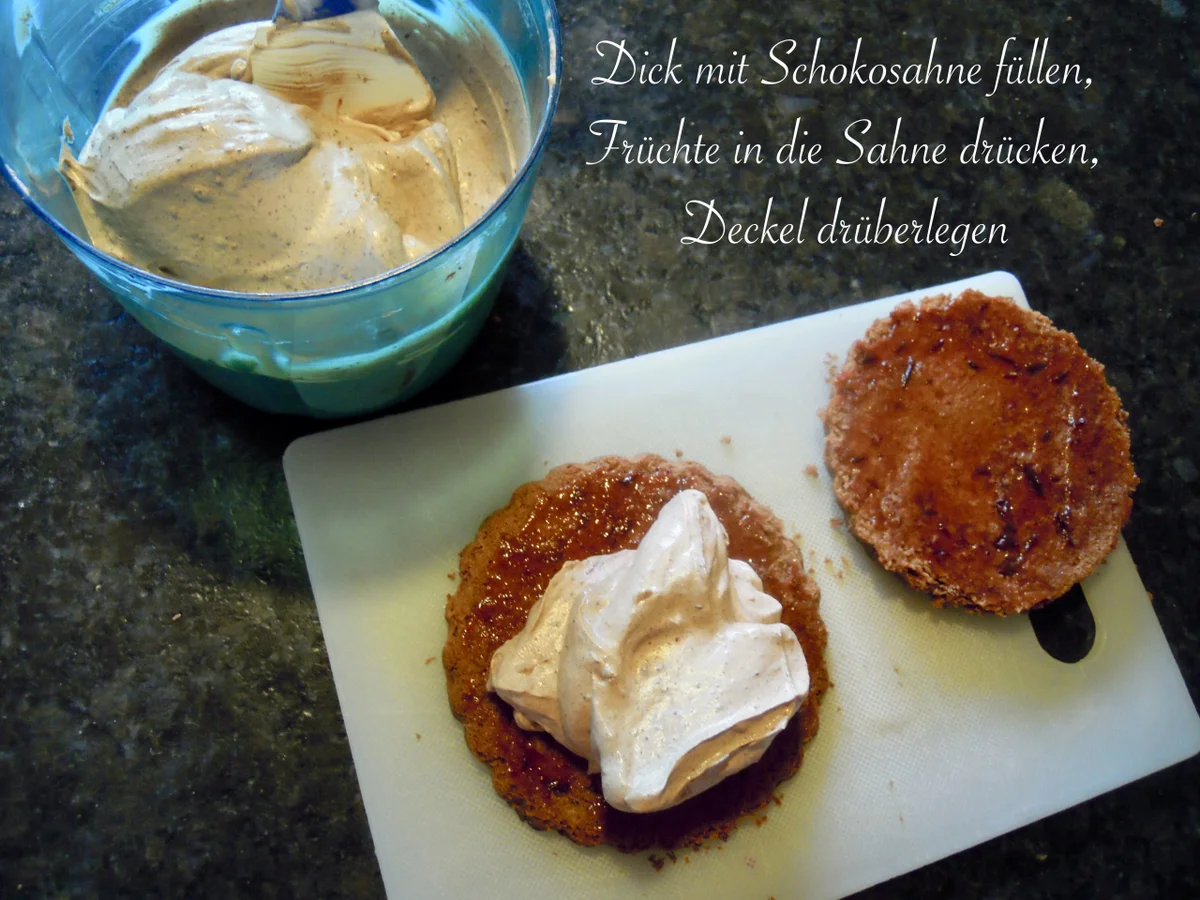 2 verschiedene Schokotörtchen mit Pistazien - Schoko - Sahne -  Füllung - Rezept - Bild Nr. 3799