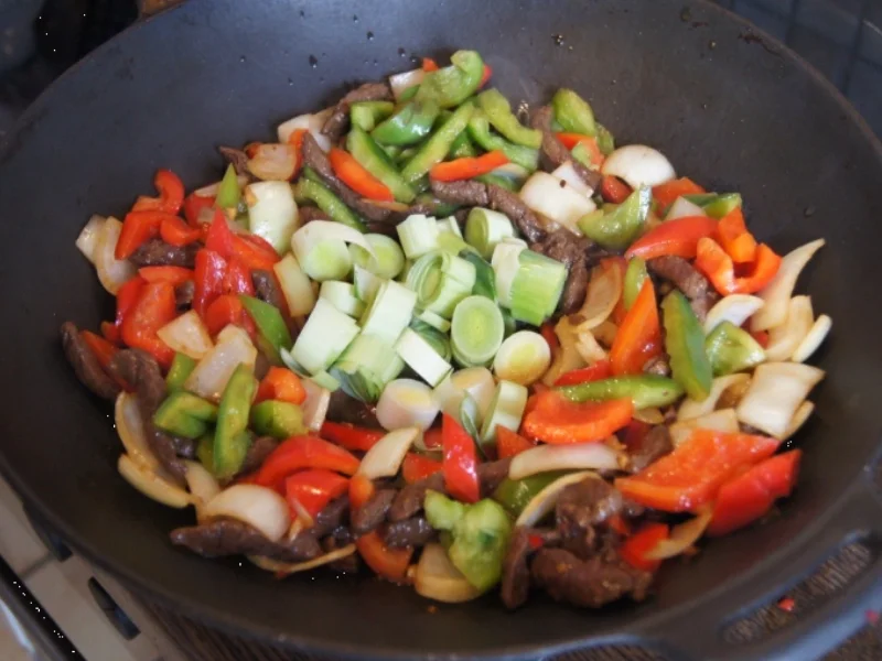 Rindfleischstreifen mit Gemüse im Wok und Basmati Reis - Rezept - Bild Nr. 3794