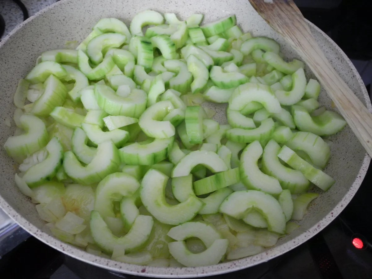 Schmorgurken mit Ceshewkernsoße - Rezept - Bild Nr. 3789