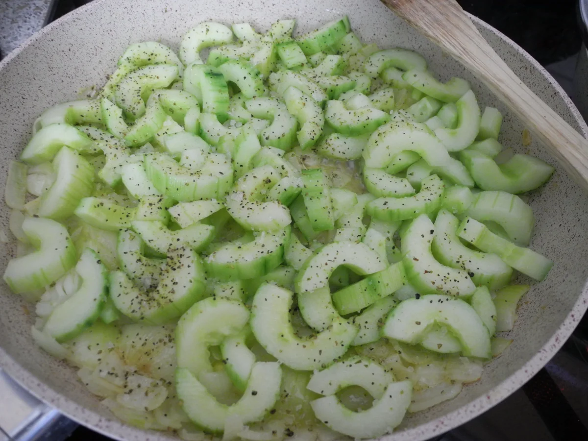 Schmorgurken mit Ceshewkernsoße - Rezept - Bild Nr. 3790