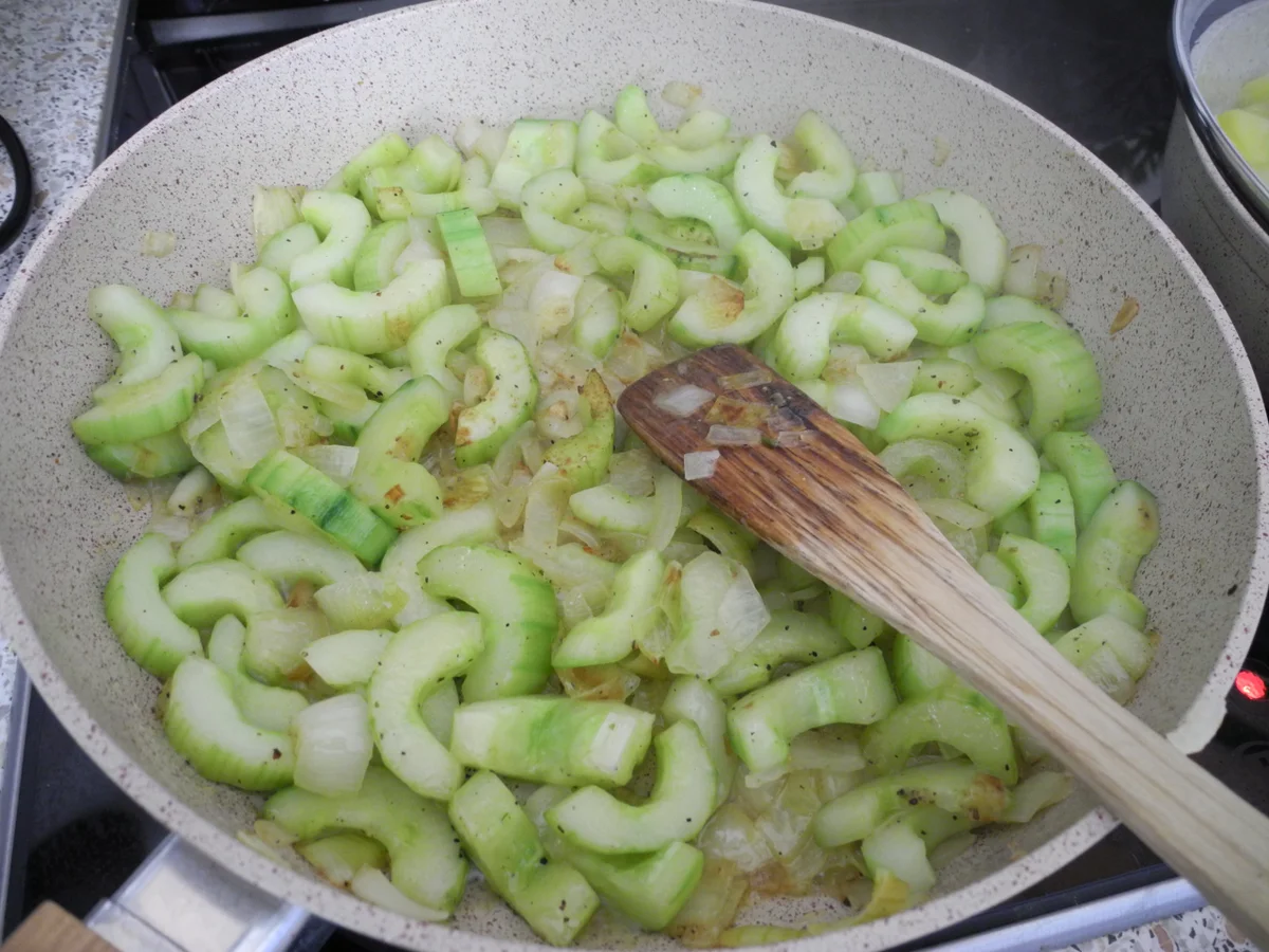 Schmorgurken mit Ceshewkernsoße - Rezept - Bild Nr. 3791