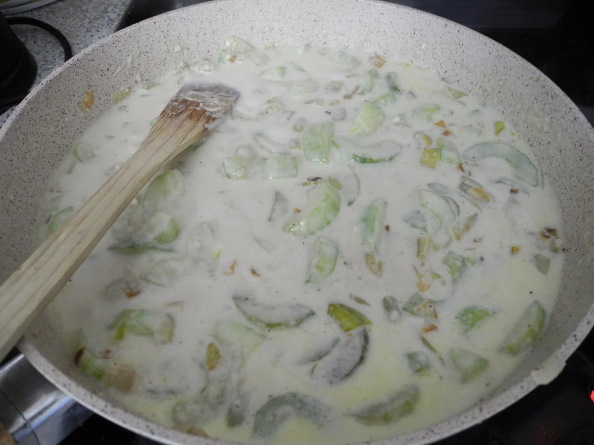 Schmorgurken mit Ceshewkernsoße - Rezept - Bild Nr. 3795