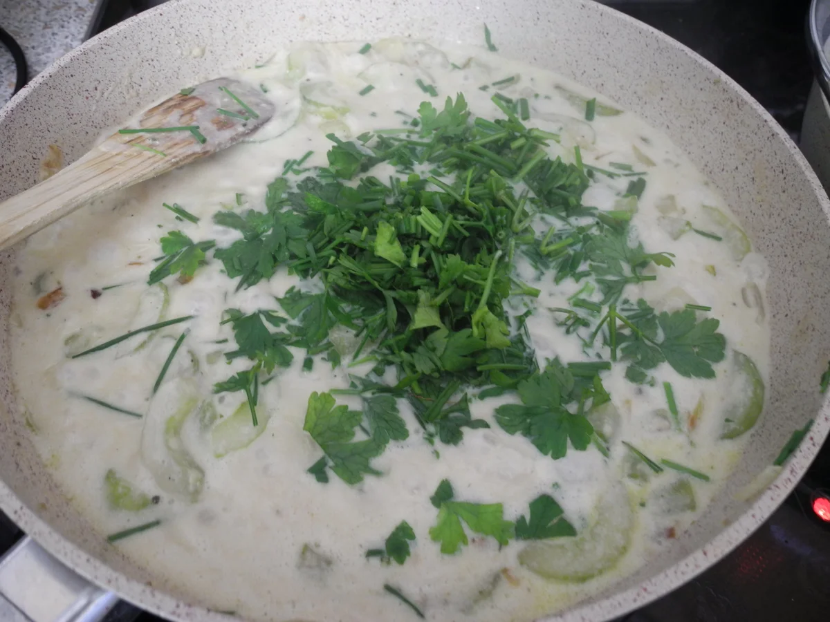 Schmorgurken mit Ceshewkernsoße - Rezept - Bild Nr. 3796