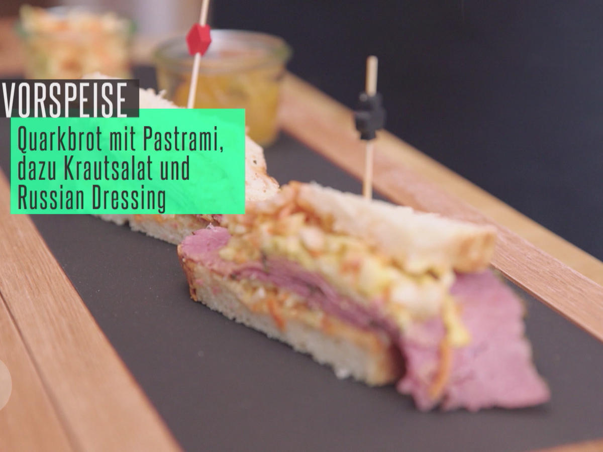 Pastrami-Sandwich mit Aprikosenchutney und Krautsalat - Rezept - kochbar.de