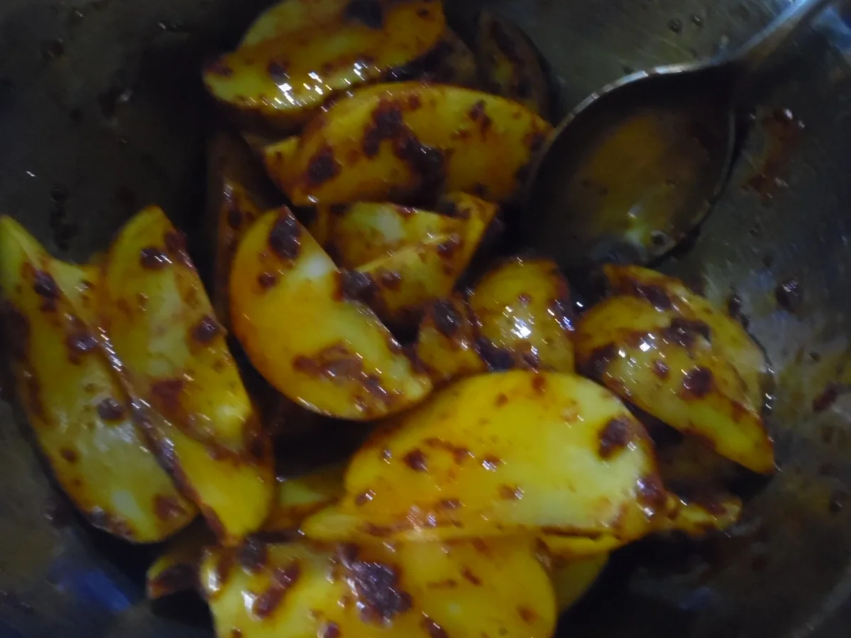 Scharfe Chorizo-Pfanne mit Parmesan-Kartoffelspalten und Sour Creme - Rezept - Bild Nr. 3793