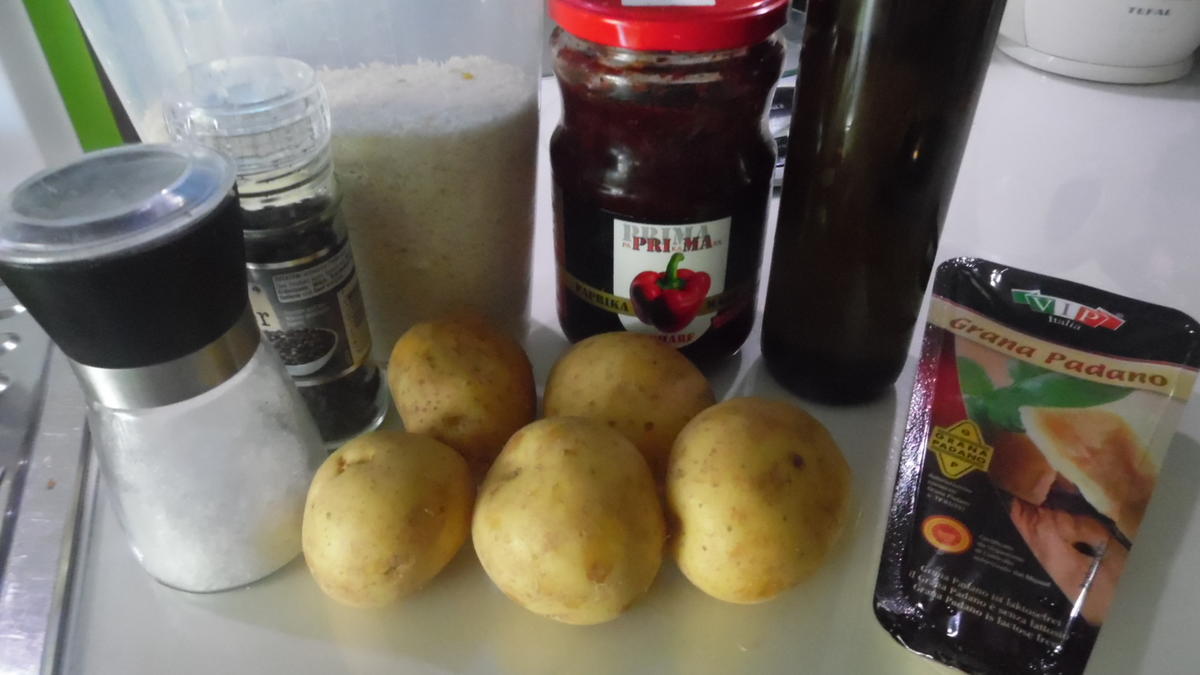 Scharfe Chorizo-Pfanne mit Parmesan-Kartoffelspalten und Sour Creme - Rezept - Bild Nr. 3795