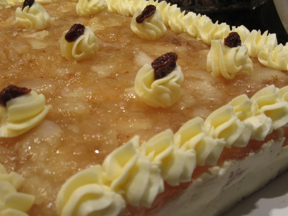 Rezept: Backen: Apfel-Buttercreme-Schnitten Bild Nr. 3787 Backen: Apfel-Buttercreme-Schnitten - Rezept - Bild Nr. 3787