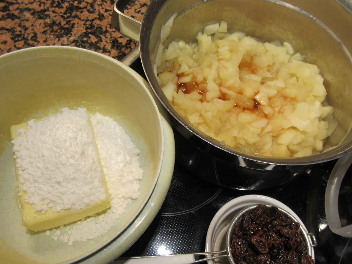 Rezept: Backen: Apfel-Buttercreme-Schnitten Bild Nr. 3792 Backen: Apfel-Buttercreme-Schnitten - Rezept - Bild Nr. 3792