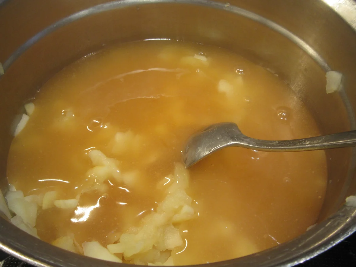 Rezept: Backen: Apfel-Buttercreme-Schnitten Bild Nr. 3800 Backen: Apfel-Buttercreme-Schnitten - Rezept - Bild Nr. 3800