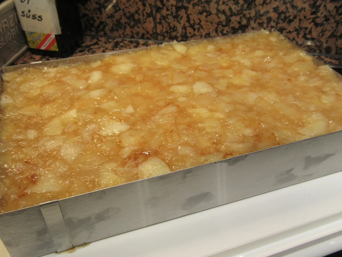 Rezept: Backen: Apfel-Buttercreme-Schnitten Bild Nr. 3801 Backen: Apfel-Buttercreme-Schnitten - Rezept - Bild Nr. 3801