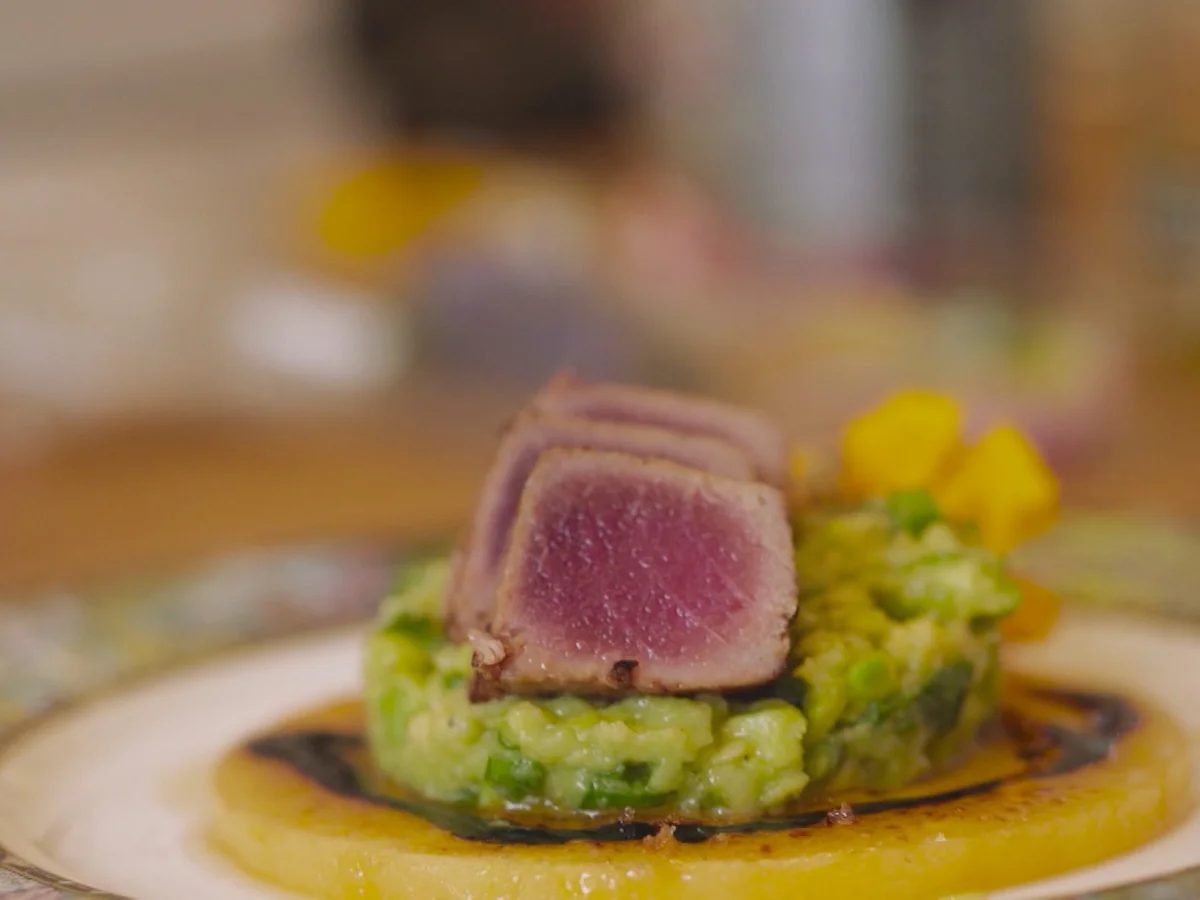 Rezept: Tuna-Tataki auf Avocadotatar mit grünem Apfel und Frühlingszwiebel Bild Nr. 2 Tuna-Tataki auf Avocadotatar mit grünem Apfel und Frühlingszwiebel - Rezept - Bild Nr. 2