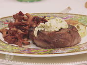 Rinderfilet vom US-Beef mit Kräuterbutter, Pfifferlingen mit Rotwein Kalbsjus - Rezept - Bild Nr. 2