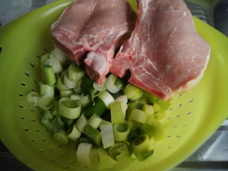 Rezept: Kotelett mit Curry-Rahm-Porree Bild Nr. 3822 Kotelett mit Curry-Rahm-Porree - Rezept - Bild Nr. 3822