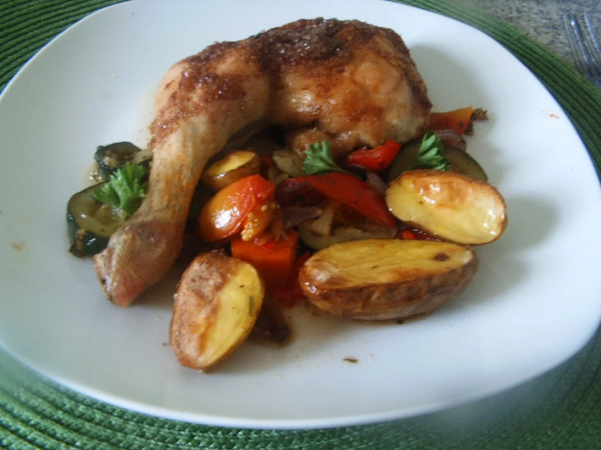 Rezept: Hähnchenschenkel auf Ofengemüse Bild Nr. 2 Hähnchenschenkel auf Ofengemüse - Rezept - Bild Nr. 2