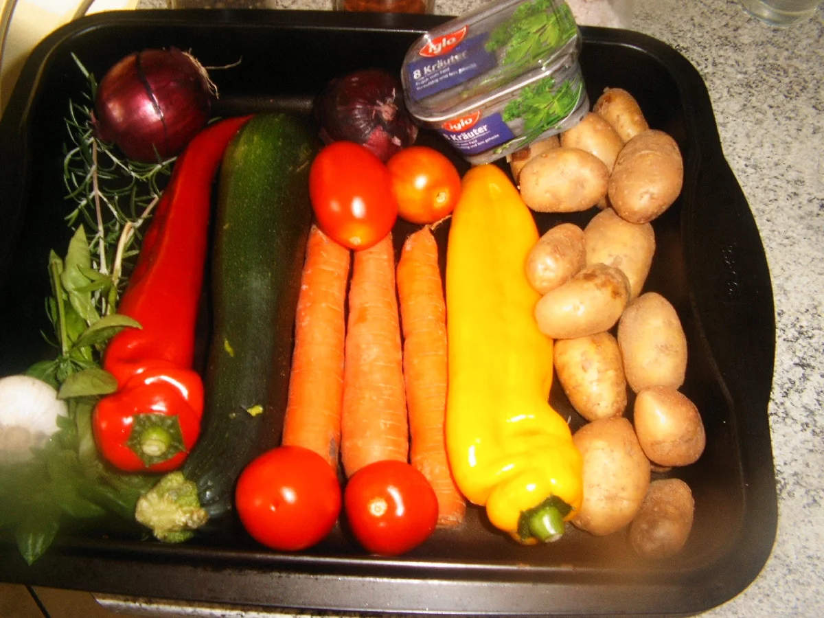 Rezept: Hähnchenschenkel auf Ofengemüse Bild Nr. 3 Hähnchenschenkel auf Ofengemüse - Rezept - Bild Nr. 3