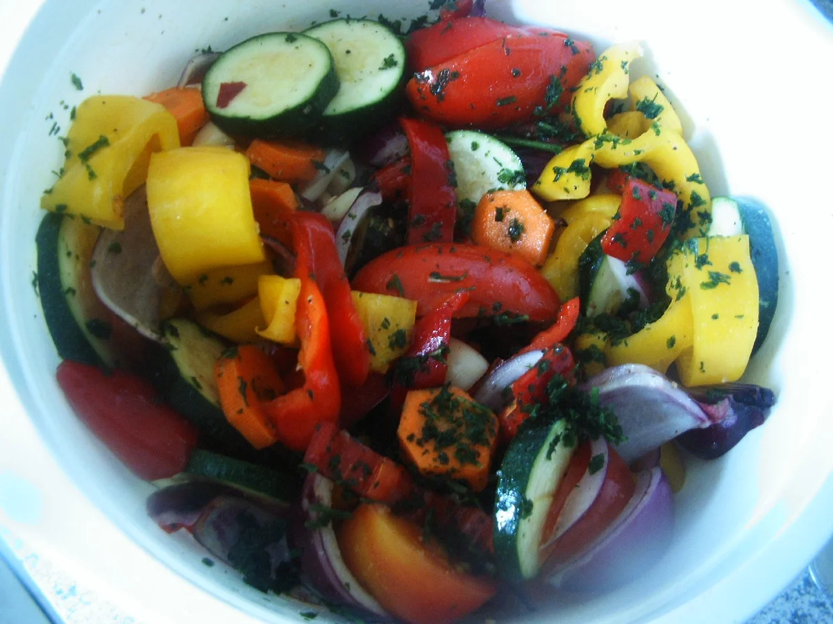 Rezept: Hähnchenschenkel auf Ofengemüse Bild Nr. 4 Hähnchenschenkel auf Ofengemüse - Rezept - Bild Nr. 4