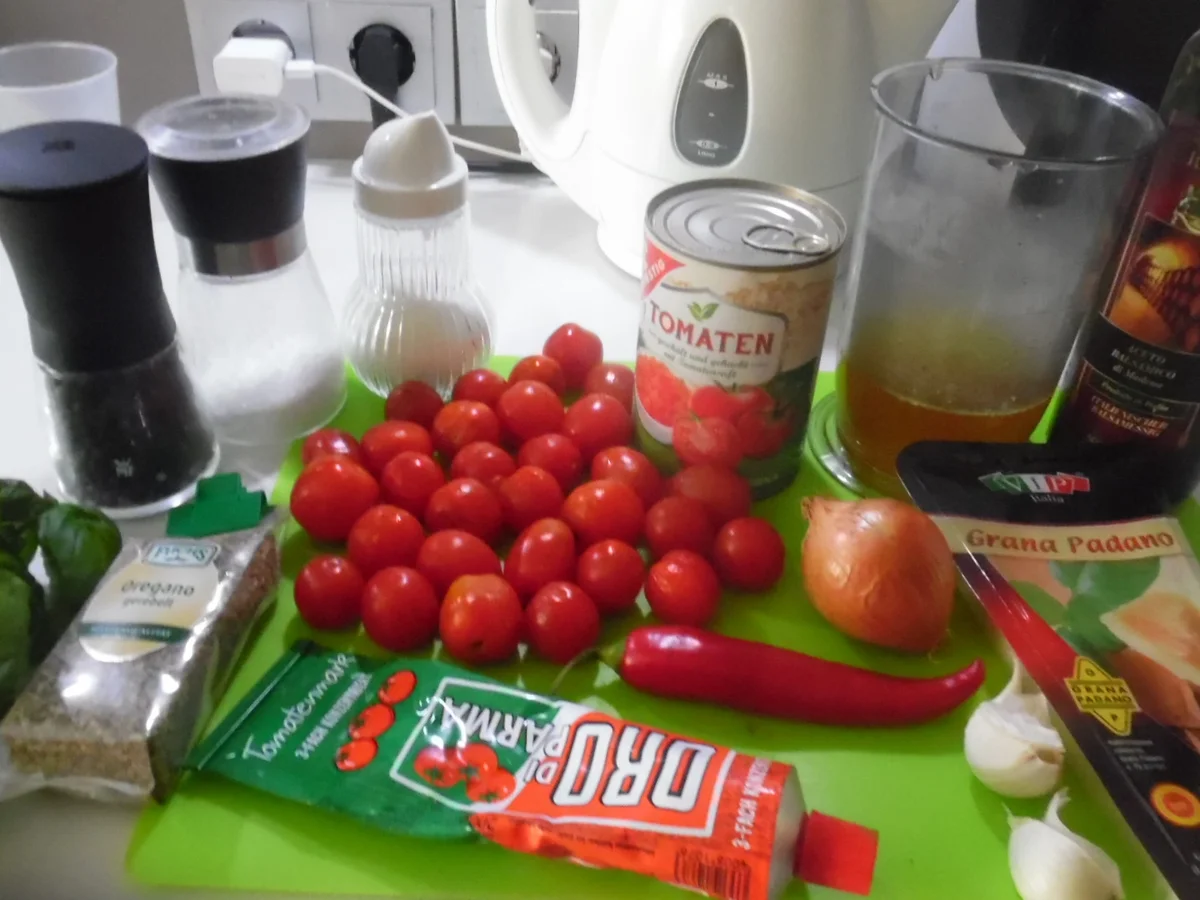 Rezept: Tomaten-Parmesan-Suppe "italienische Art" Bild Nr. 3821 Tomaten-Parmesan-Suppe "italienische Art" - Rezept - Bild Nr. 3821