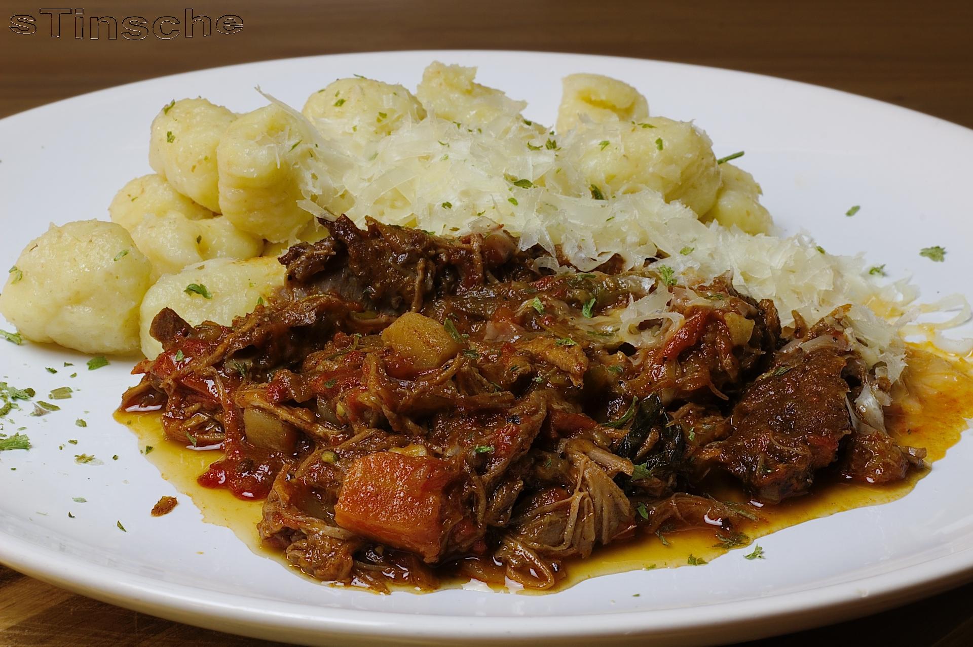 Bilder für Reh-Schmortopf mit Tomaten. Oder pulled Reh :-) aus dem Ofen! - Rezept