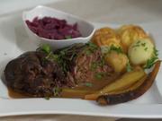 Rinderrouladen mit Rotkohl und Herzoginkartoffeln - Rezept - Bild Nr. 2