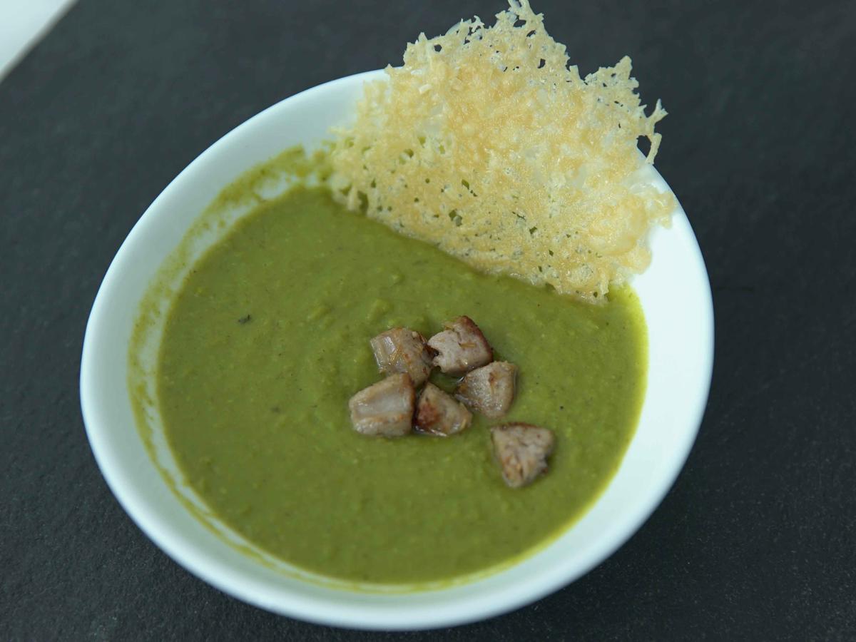 Harzer Erbsensüppchen mit Gose Bratwurst Croutons - einfach - von Das ...