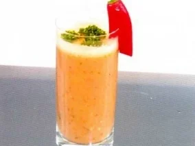 Rezept: Feuriger Tomaten-Kräuter-Cocktail Feuriger Tomaten-Kräuter-Cocktail - Rezept