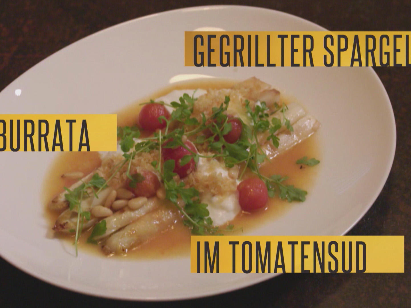 Bilder für Weißer Spargel, Burrata, Tomatenvinaigrette und Pinienkerne (Roland Trettl) - Rezept