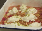 Erdbeerpalatschinken und Rhabarberkompott mit Vanilleeis (Roland Trettl) - Rezept - Bild Nr. 2