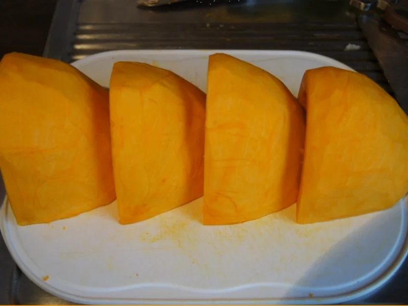 Kürbissuppe mit Ingwer und Schinkenfleischwurst - Rezept - Bild Nr. 3828