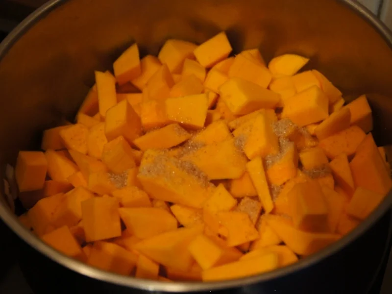 Kürbissuppe mit Ingwer und Schinkenfleischwurst - Rezept - Bild Nr. 3833