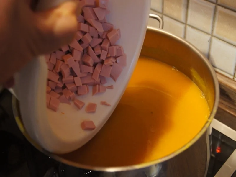 Kürbissuppe mit Ingwer und Schinkenfleischwurst - Rezept - Bild Nr. 3838