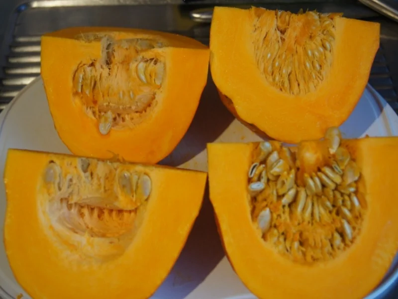 Kürbissuppe mit Ingwer und Schinkenfleischwurst - Rezept - Bild Nr. 3840