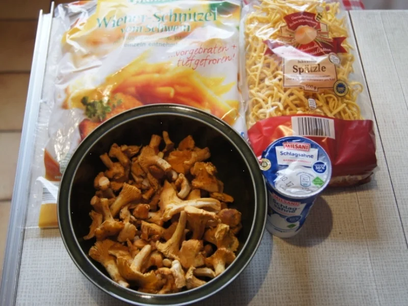 Rezept: Schnitzel mit Rahmpfifferlingen und Spätzle Bild Nr. 3827 Schnitzel mit Rahmpfifferlingen und Spätzle - Rezept - Bild Nr. 3827