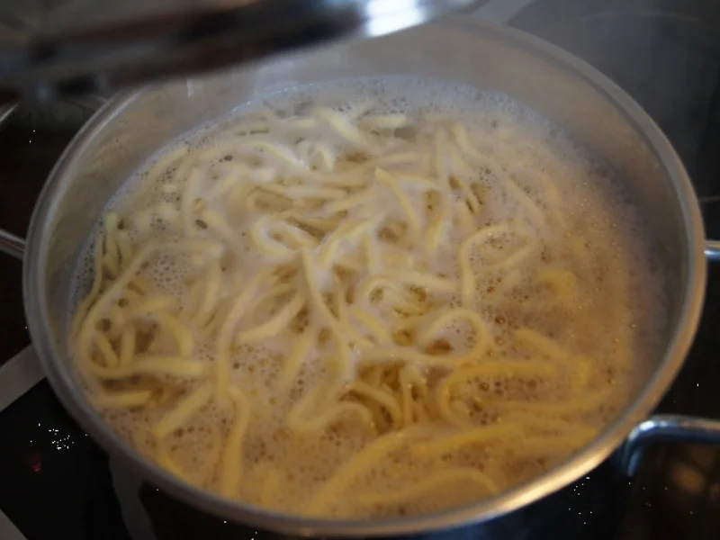 Rezept: Schnitzel mit Rahmpfifferlingen und Spätzle Bild Nr. 3828 Schnitzel mit Rahmpfifferlingen und Spätzle - Rezept - Bild Nr. 3828