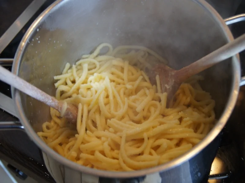 Rezept: Schnitzel mit Rahmpfifferlingen und Spätzle Bild Nr. 3829 Schnitzel mit Rahmpfifferlingen und Spätzle - Rezept - Bild Nr. 3829