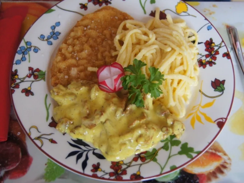 Rezept: Schnitzel mit Rahmpfifferlingen und Spätzle Bild Nr. 3830 Schnitzel mit Rahmpfifferlingen und Spätzle - Rezept - Bild Nr. 3830