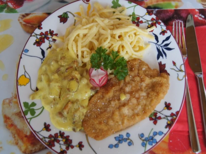 Rezept: Schnitzel mit Rahmpfifferlingen und Spätzle Bild Nr. 3839 Schnitzel mit Rahmpfifferlingen und Spätzle - Rezept - Bild Nr. 3839