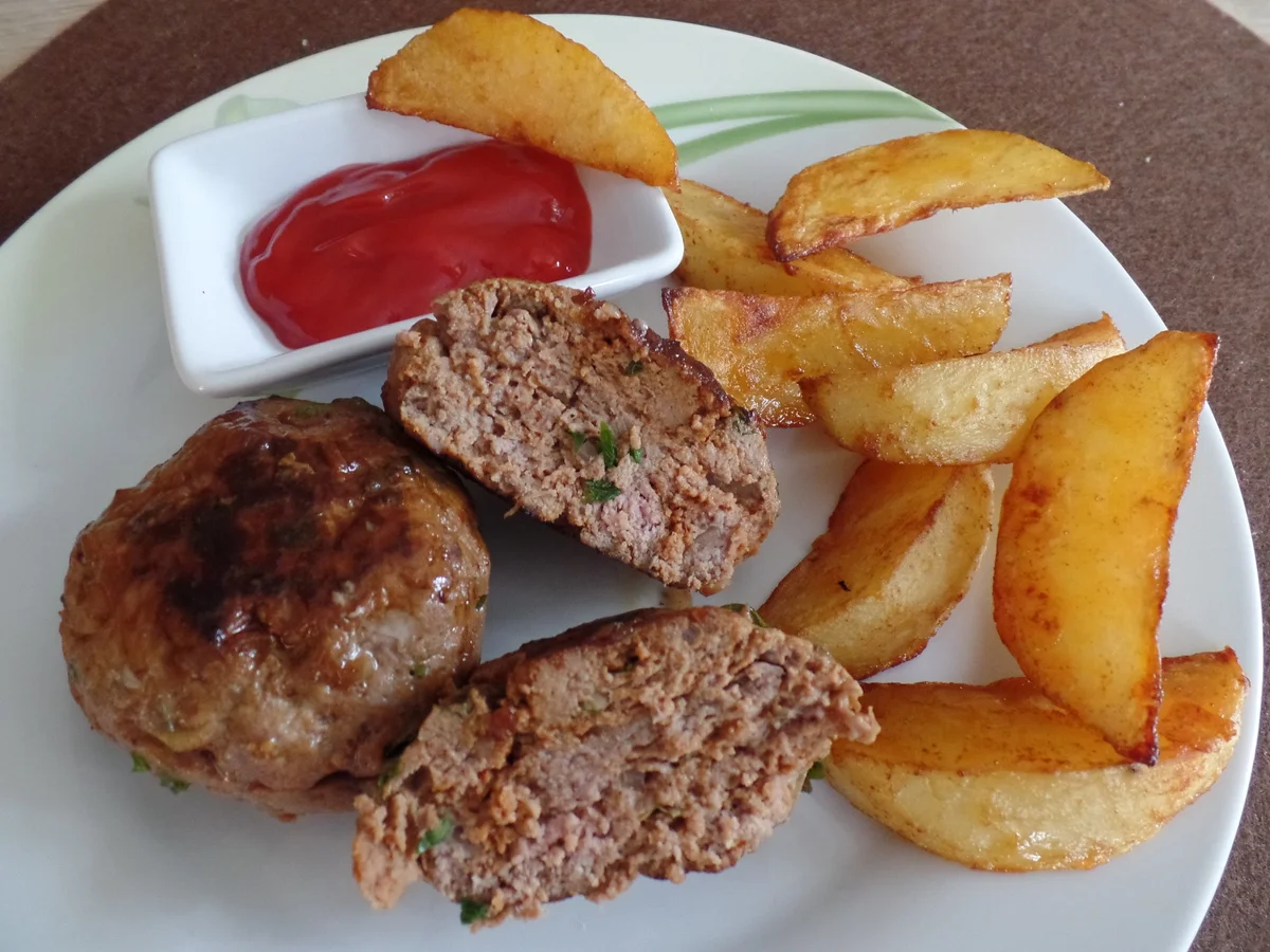 Tatarfrikadellen mit Kartoffelecken - Rezept - Bild Nr. 3831