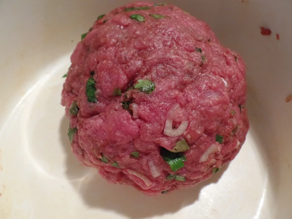 Tatarfrikadellen mit Kartoffelecken - Rezept - Bild Nr. 3836