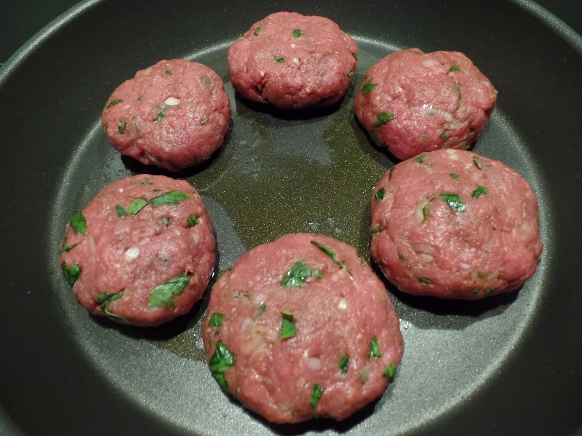 Tatarfrikadellen mit Kartoffelecken - Rezept - Bild Nr. 3837