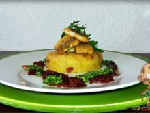 Zander auf Kartoffelbett mit Rotezwiebelmarmelade & Rucola-Pesto - Rezept - Bild Nr. 3825