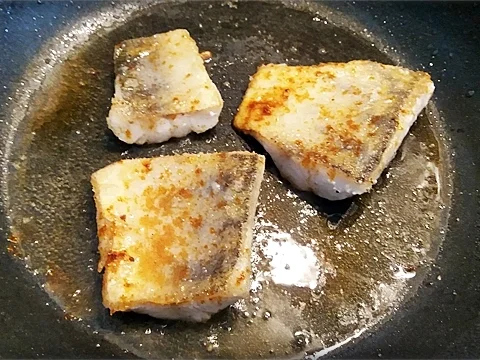 Zander auf Kartoffelbett mit Rotezwiebelmarmelade & Rucola-Pesto - Rezept - Bild Nr. 3828