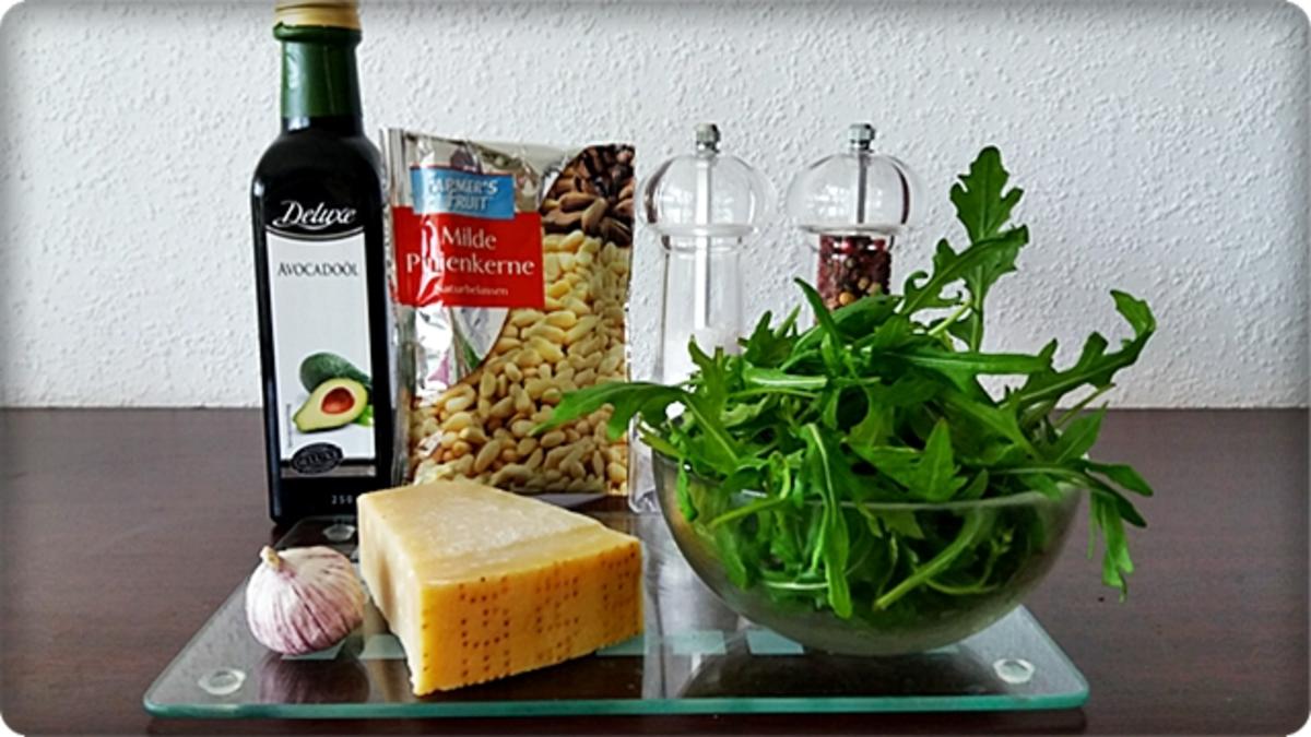 Zander auf Kartoffelbett mit Rotezwiebelmarmelade & Rucola-Pesto - Rezept - Bild Nr. 3832