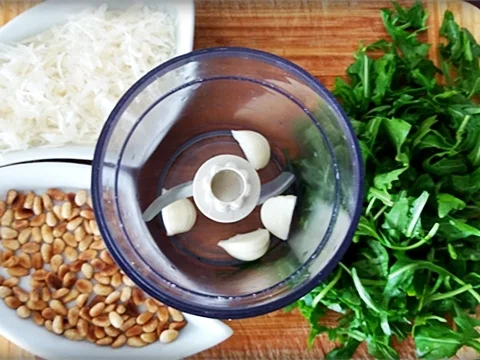 Zander auf Kartoffelbett mit Rotezwiebelmarmelade & Rucola-Pesto - Rezept - Bild Nr. 3834