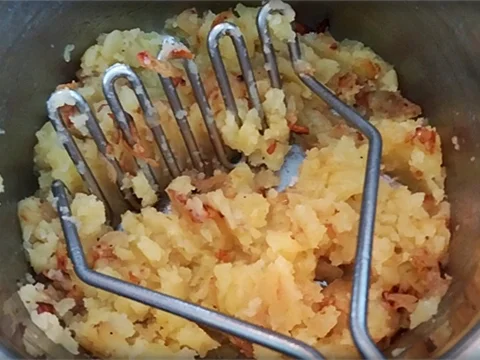 Zander auf Kartoffelbett mit Rotezwiebelmarmelade & Rucola-Pesto - Rezept - Bild Nr. 3837