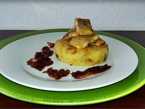 Zander auf Kartoffelbett mit Rotezwiebelmarmelade & Rucola-Pesto - Rezept - Bild Nr. 3841