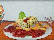 Carpaccio mit Salat im Grana Padano-Körbchen - Rezept - Bild Nr. 3825