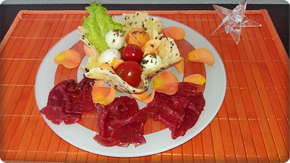 Carpaccio mit Salat im Grana Padano-Körbchen - Rezept - Bild Nr. 3826