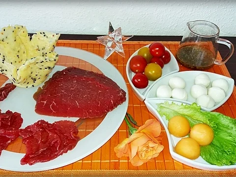 Rezept: Carpaccio mit Salat im Grana Padano-Körbchen Bild Nr. 3835 Carpaccio mit Salat im Grana Padano-Körbchen - Rezept - Bild Nr. 3835