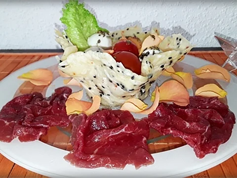 Rezept: Carpaccio mit Salat im Grana Padano-Körbchen Bild Nr. 3838 Carpaccio mit Salat im Grana Padano-Körbchen - Rezept - Bild Nr. 3838