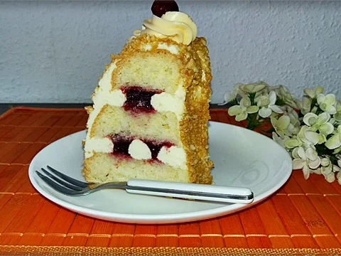 Rezept: Frankfurter-Kranz mit Deutscher Buttercreme Bild Nr. 3827 Frankfurter-Kranz mit Deutscher Buttercreme - Rezept - Bild Nr. 3827